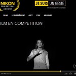 Une volontaire participe au festival Nikon